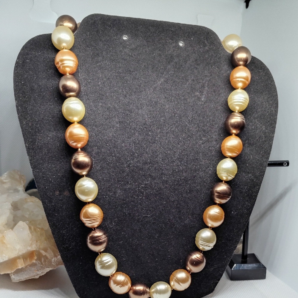 Elegant Multicolor Glass Pearl Necklace